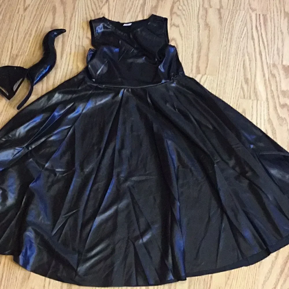 NEW Little girls witches costume for Halloween or play in size small